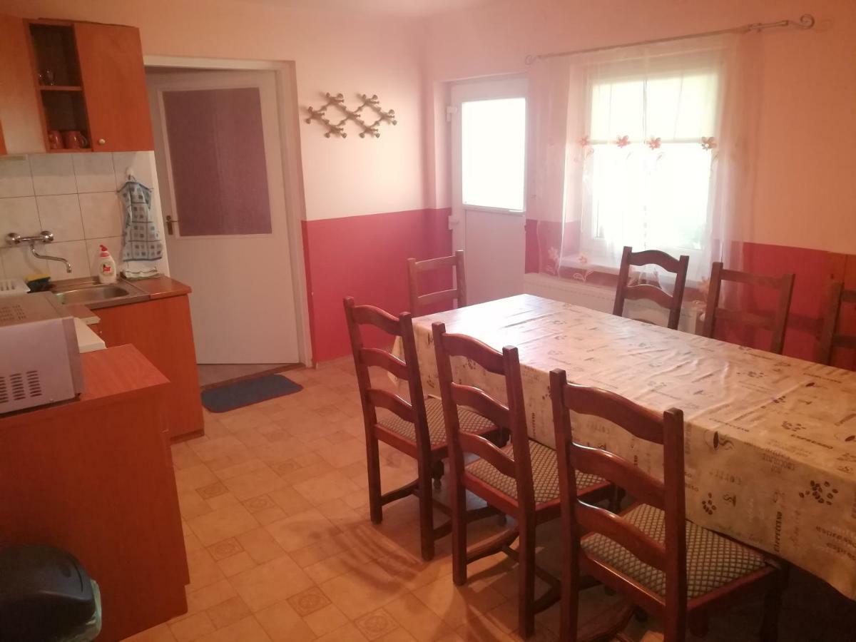 Tiszavirag Apartmanhaz *